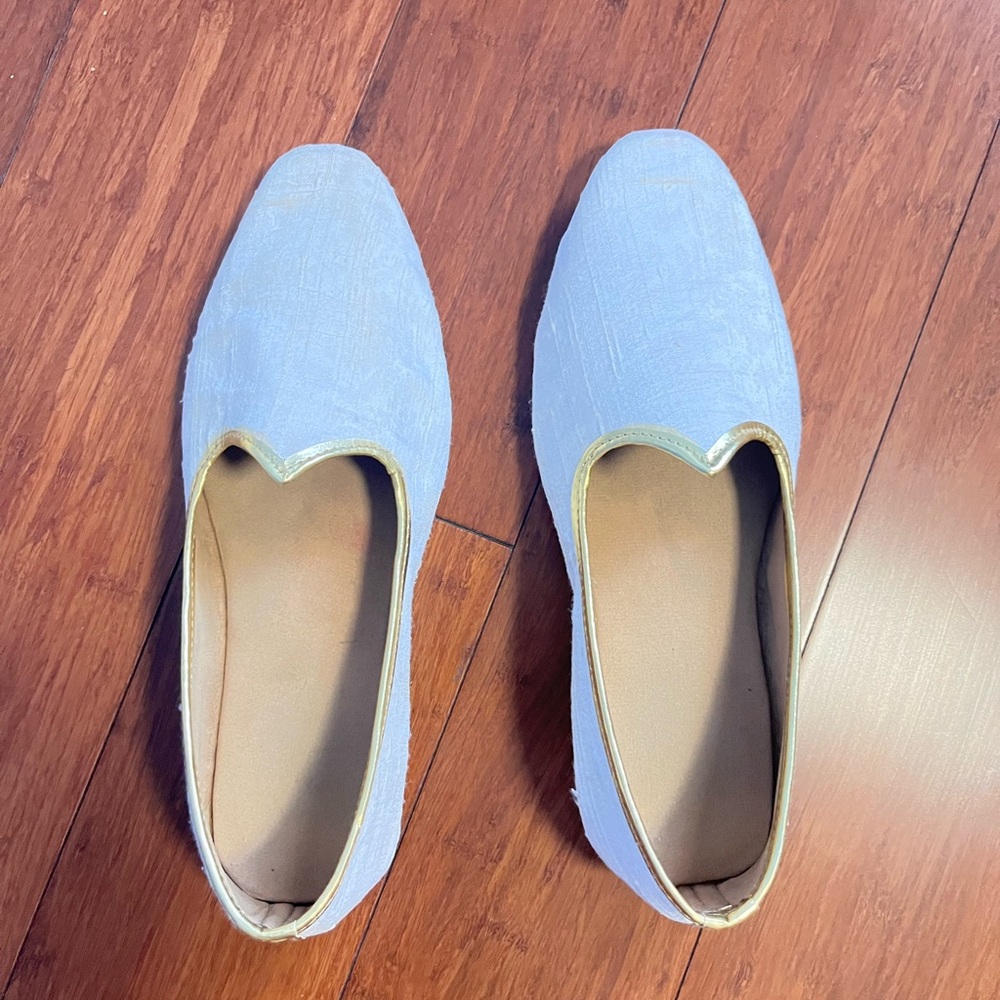 Gender neutral Loafer Indian style cream color size 9